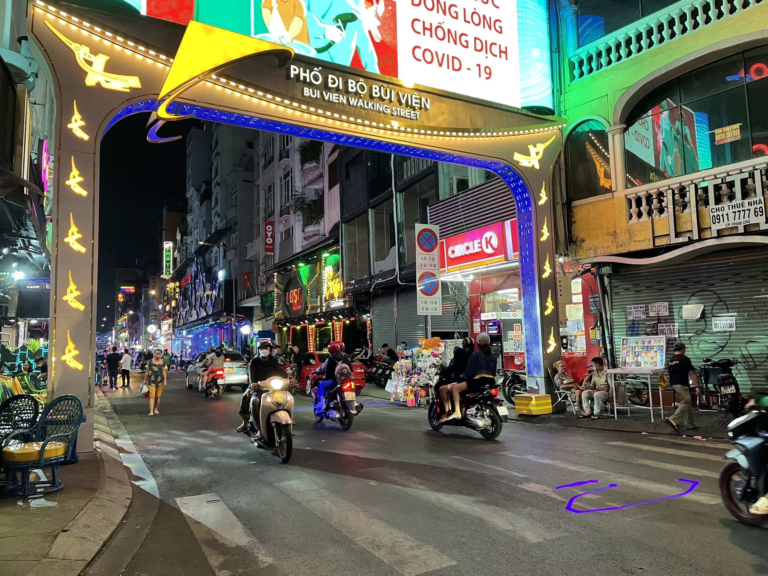 pho Tay Bui Vien soi dong anh 2