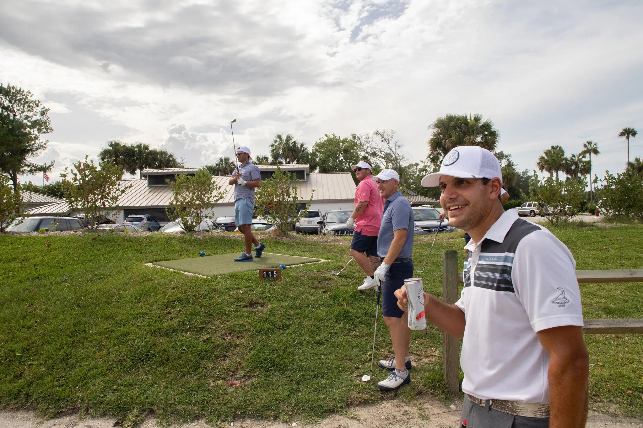 choi golf binh dan anh 1