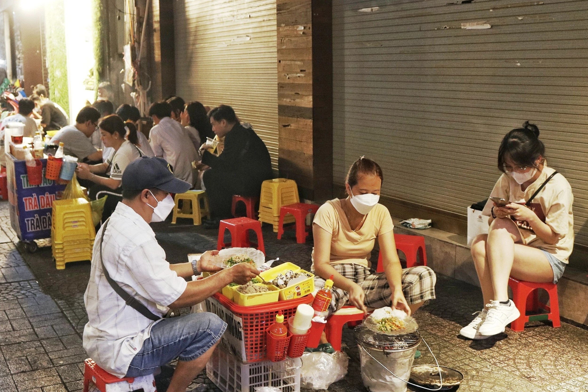 Canh trai nguoc tren 'con pho vang' o TP.HCM hinh anh
