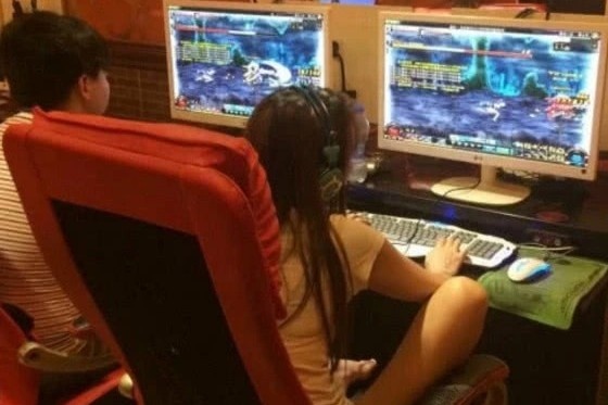 Co gai bi cach ly 9 ngay trong tiem Internet o Trung Quoc hinh anh