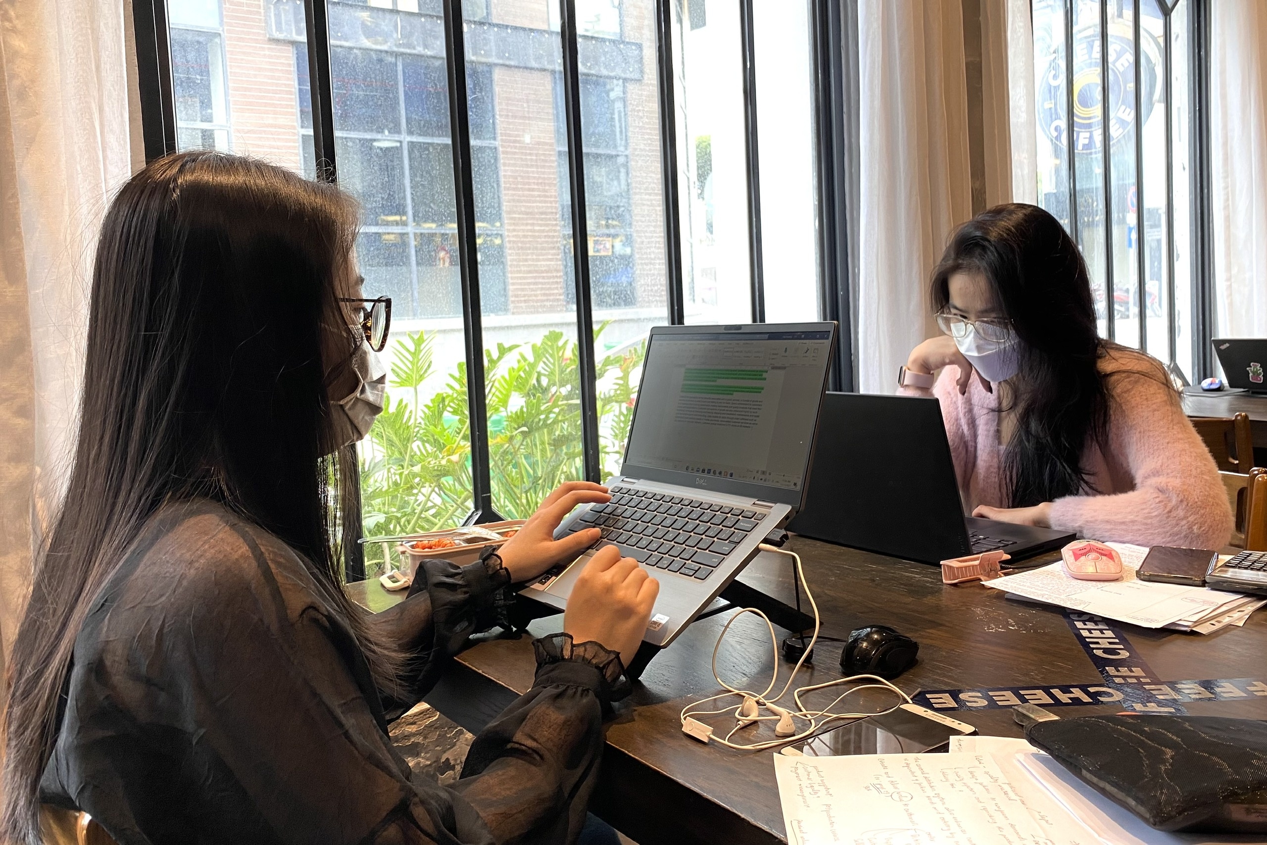 lam viec trong le anh 1