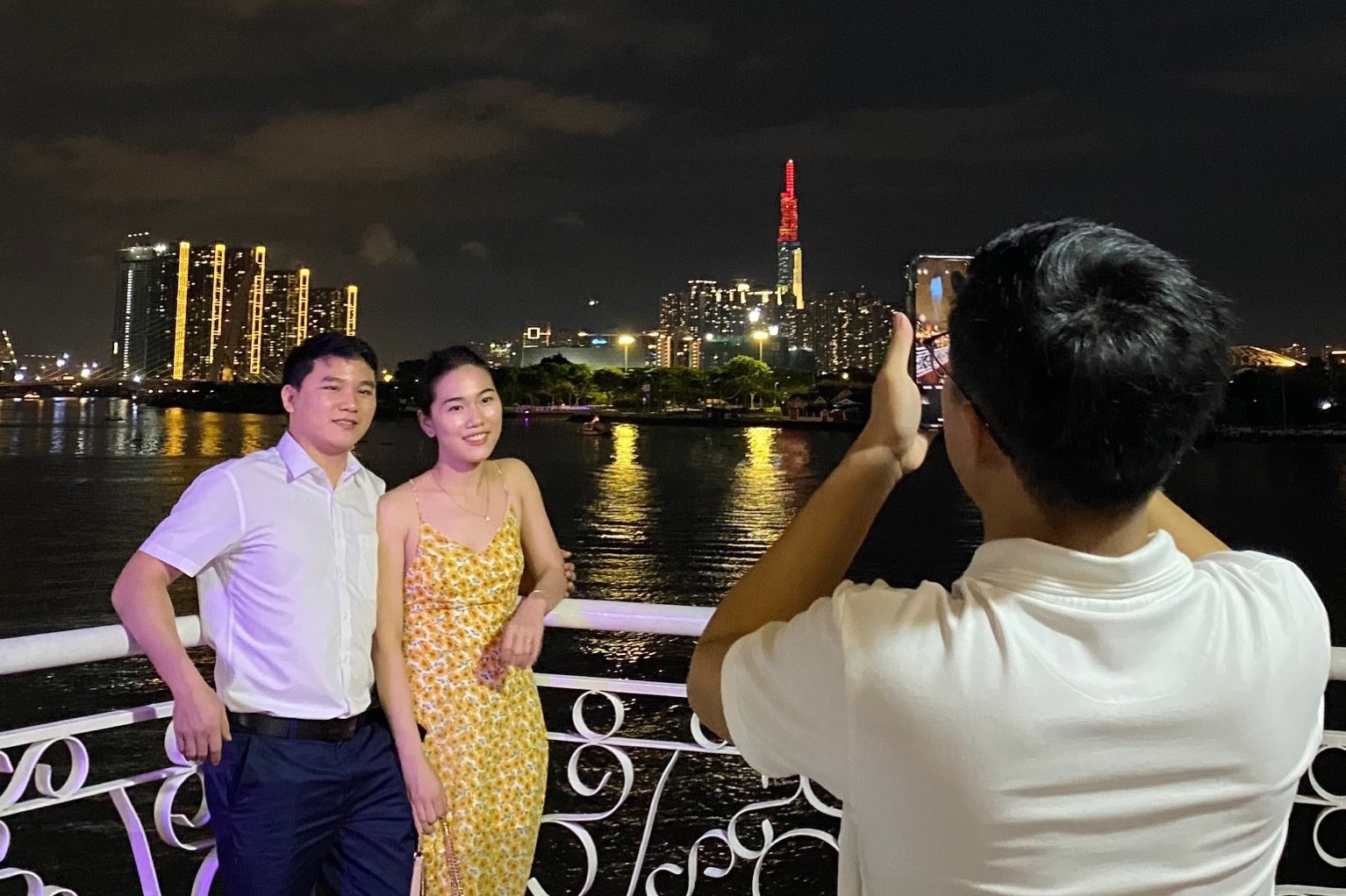 ngắm pháo hoa trên du thuyền ảnh 5 ngam phao hoa tren du thuyen anh 5