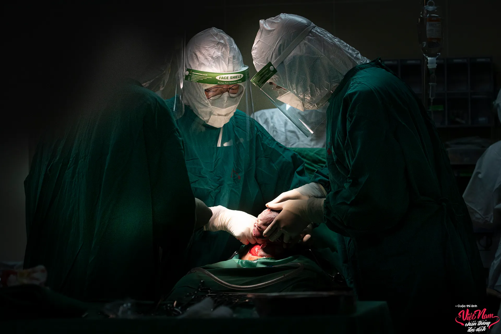 Cong bo ket qua cuoc thi anh 'Viet Nam vuot qua dai dich Covid-19' hinh anh