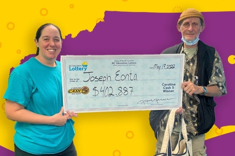 Trung hon 400.000 USD nho lay tuoi con, chau de mua ve so hinh anh