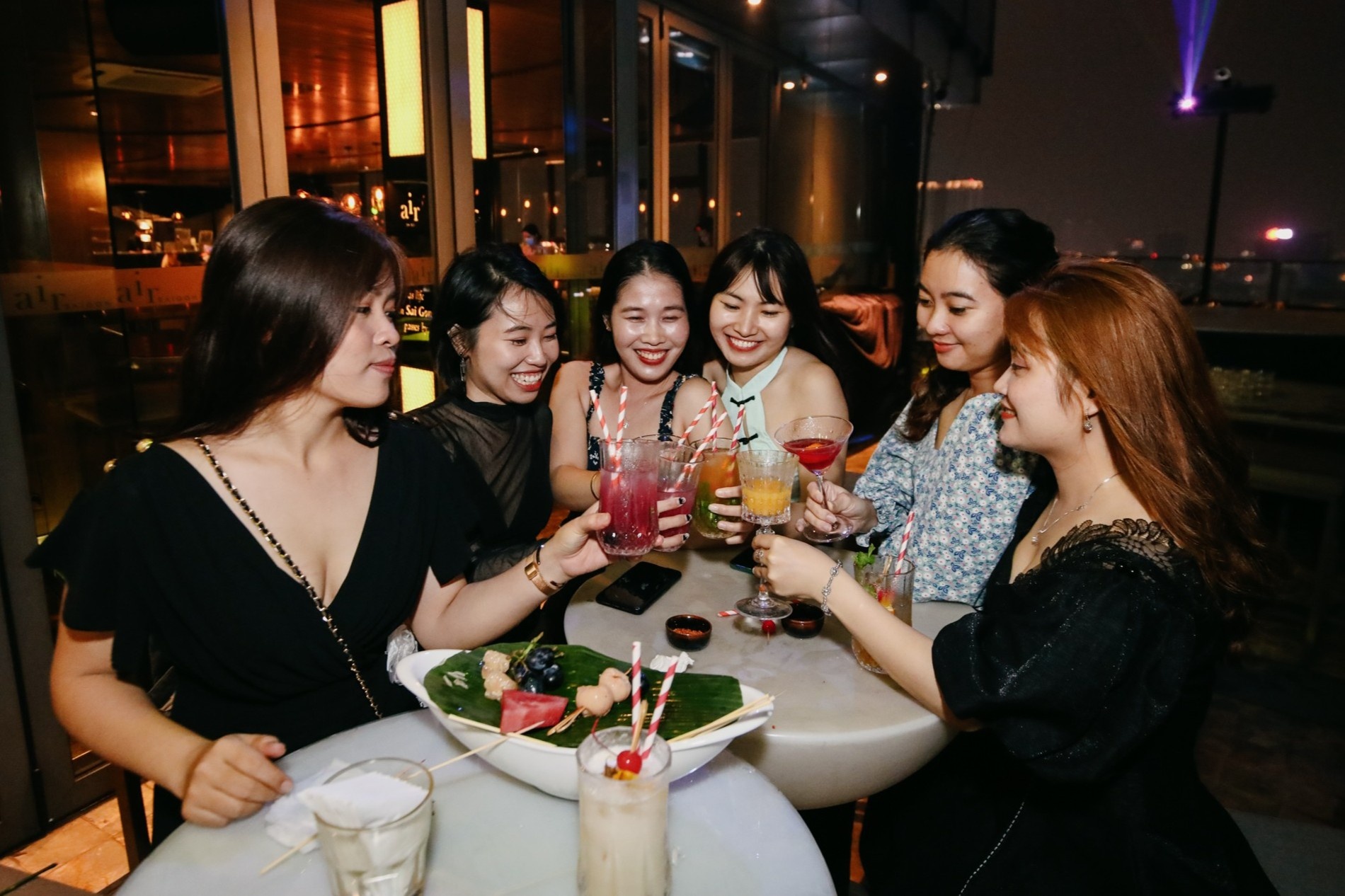 Ap luc phai chi tien tu tap sau gio lam hinh anh