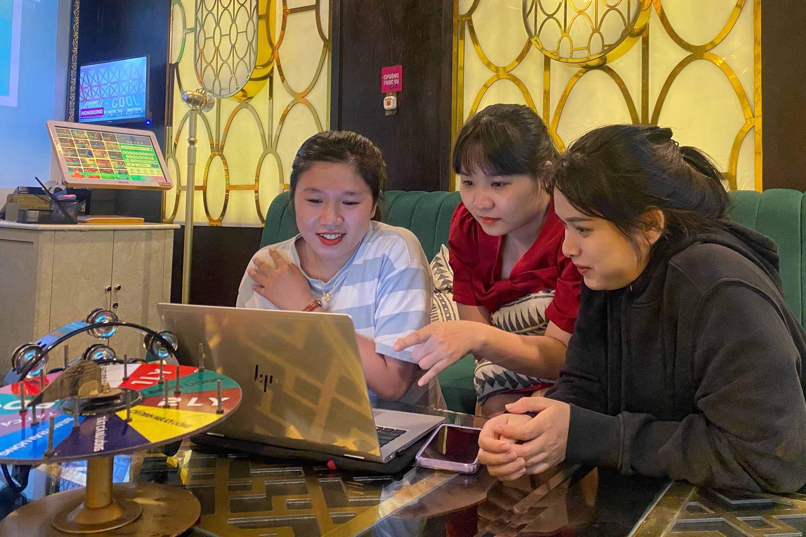 hoc bai quan karaoke anh 1