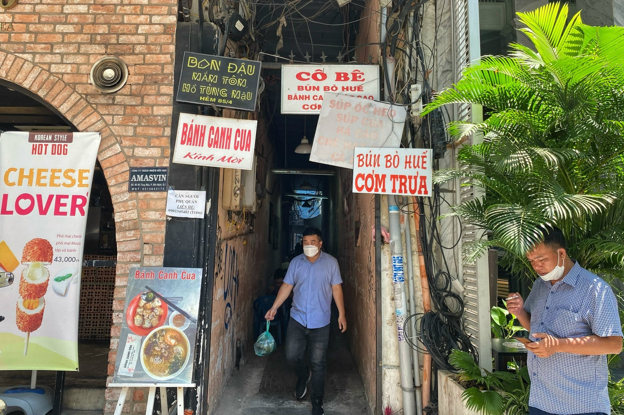 bua trua van phong anh 1