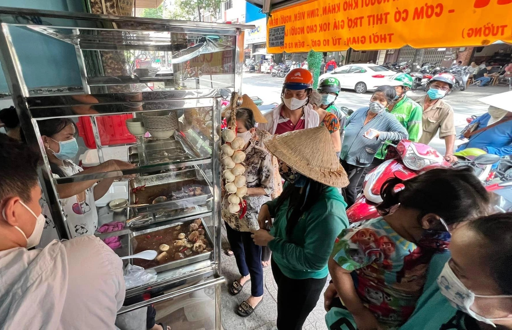 quan com tu thien o TP.HCM anh 4