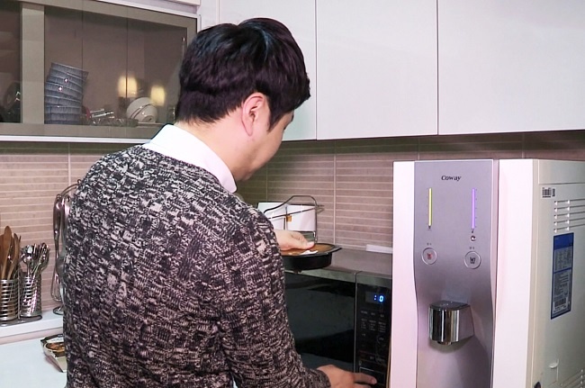 nguoi doc than chau A anh 1