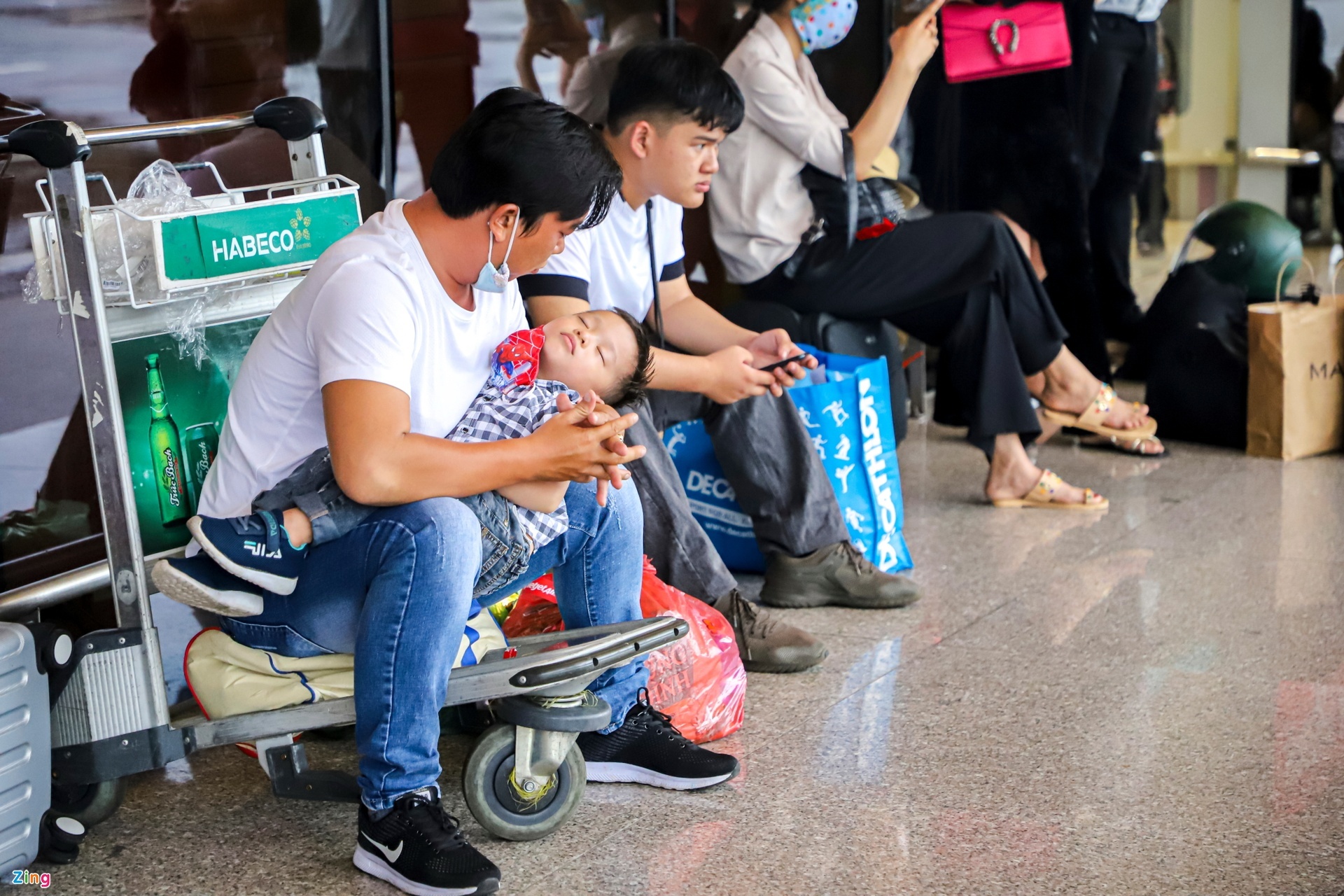 cho doi san bay anh 3