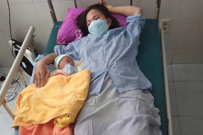 Cuu song san phu gap tai nan giao thong tren duong di sinh hinh anh