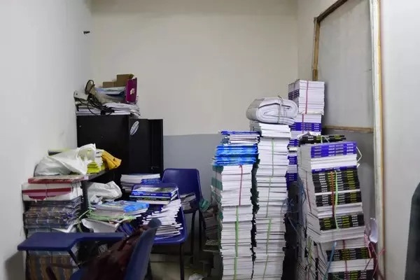 thi cong chuc o an do anh 1