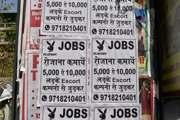 thi cong chuc o an do anh 3