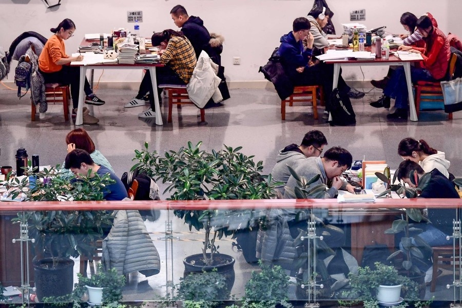 cha me ep con hoc anh 1