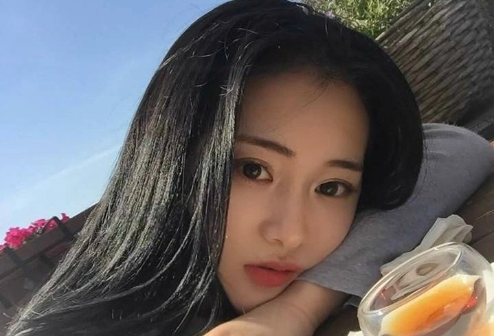 Dan mang Trung Quoc tranh cai nay lua vi nu sinh bi cam de toc dai hinh anh