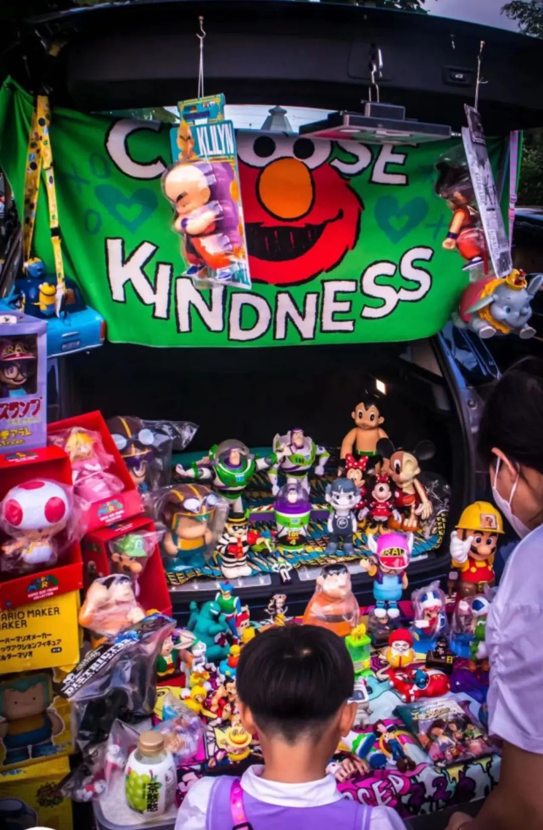 ban hang tren xe oto anh 4