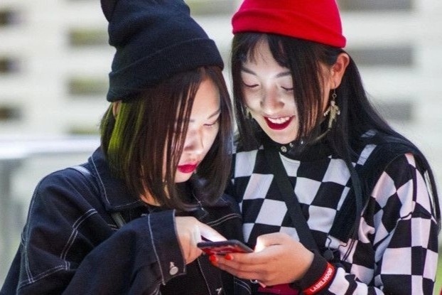 Thuong hieu xa xi loay hoay vi khong hieu gi ve Gen Z hinh anh