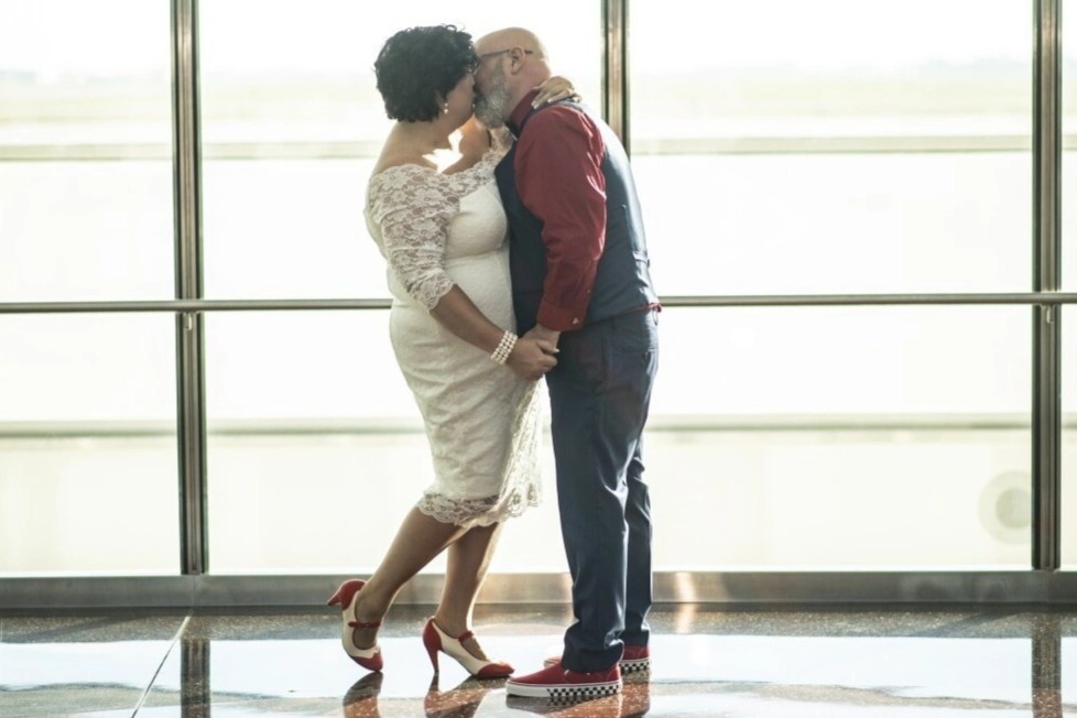 Cap doi hen ho va ket hon sau mot lan gap tren may bay hinh anh