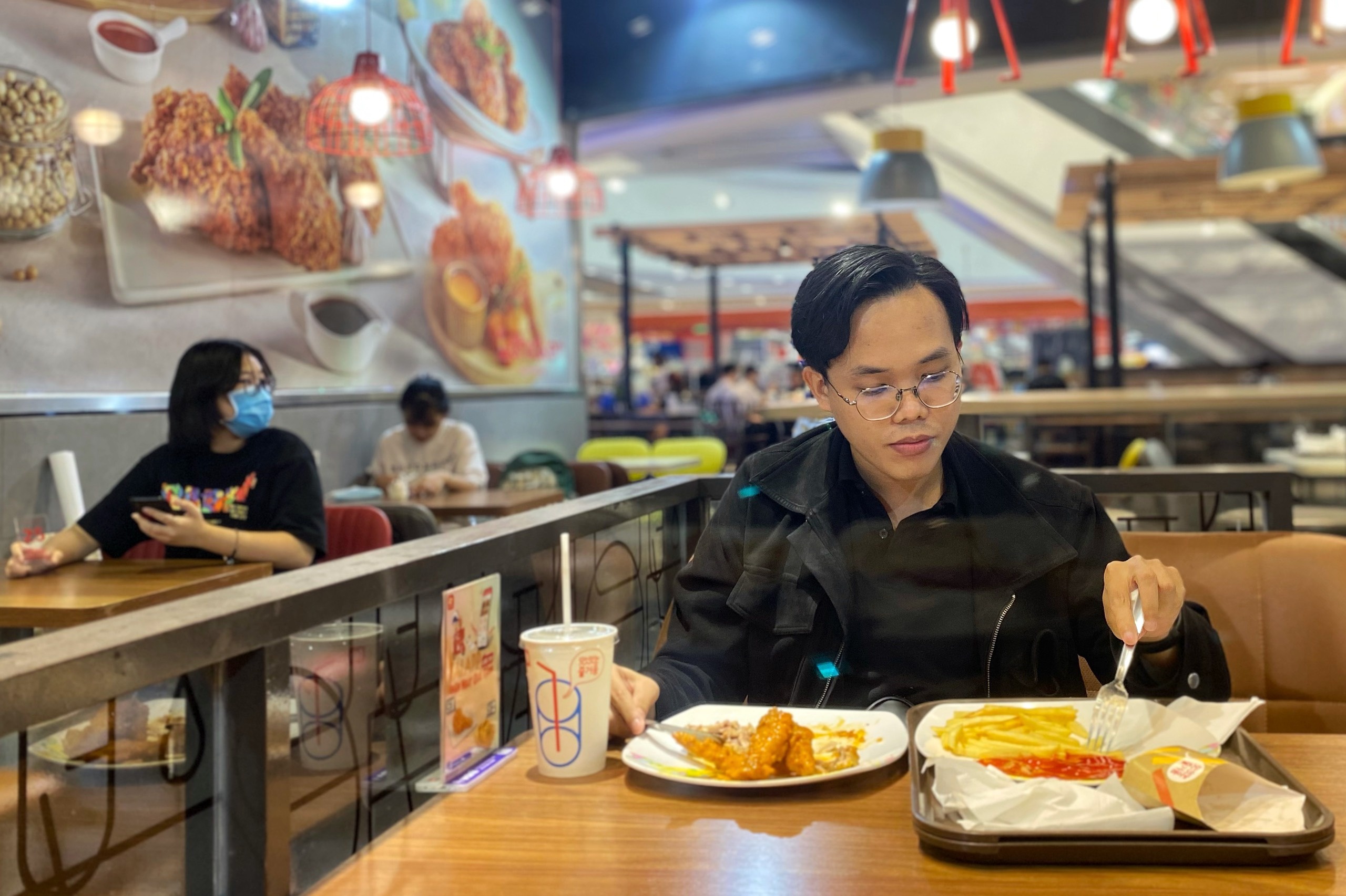 quan an mot minh anh 4