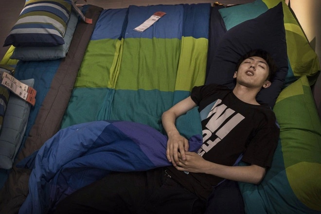 Dang sau chuyen mot chang trai Trung Quoc tang can mat kiem soat hinh anh