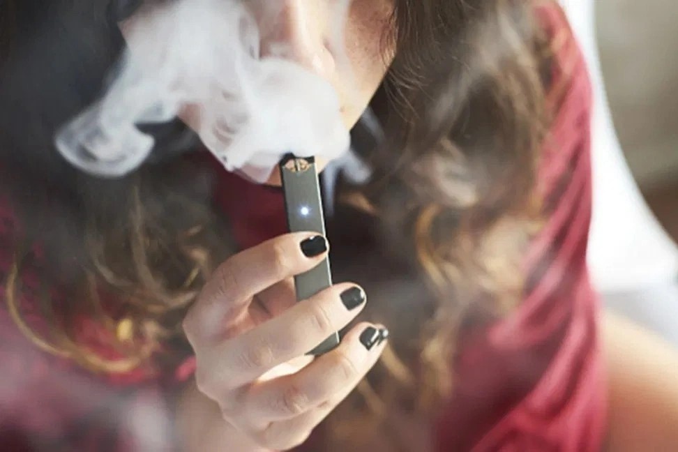 TikTok thanh cho den mua ban thuoc la dien tu trai phep hinh anh