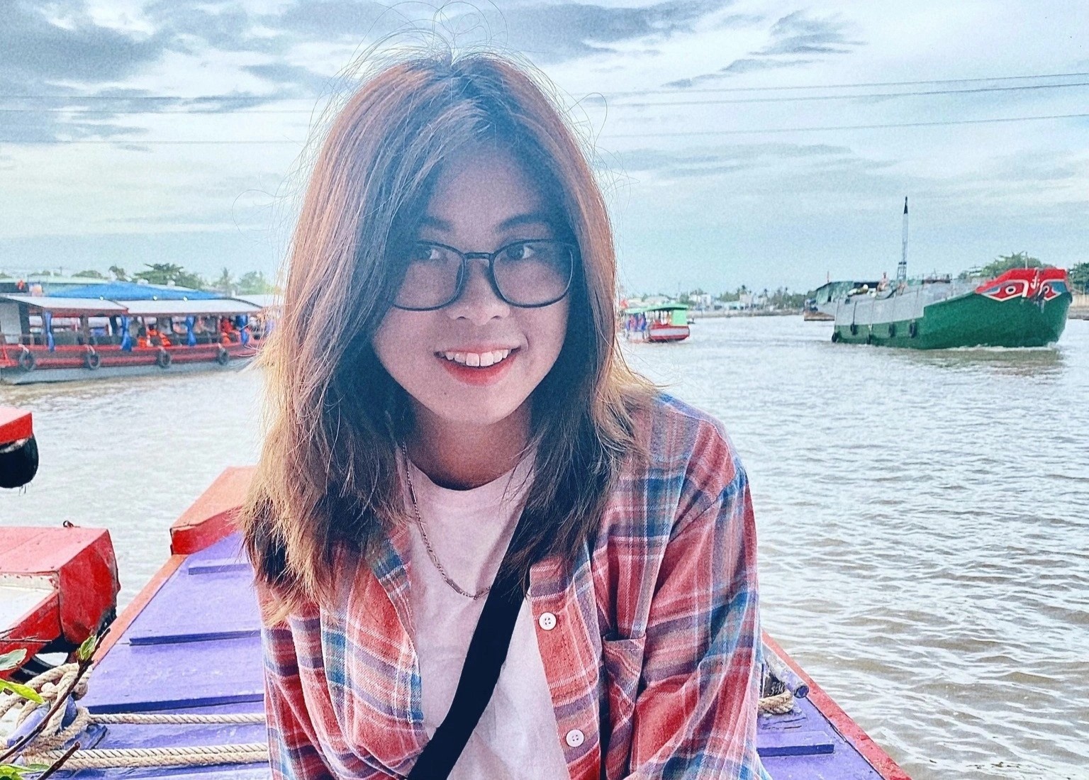 Co gai nghi viec di xuyen Viet, trai nghiem tuoi tre 'dien ro vo gia' hinh anh