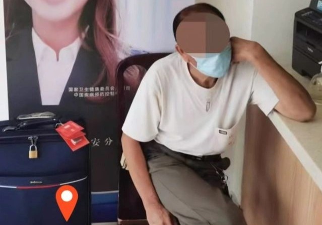 Cu ong Trung Quoc bo nha, di gap nu streamer yeu thich hinh anh