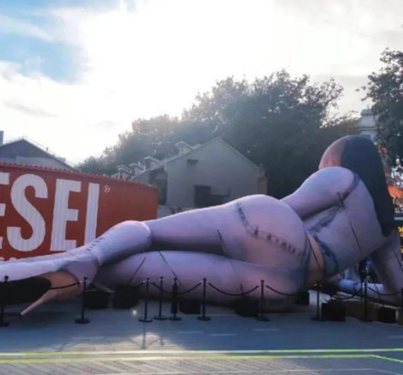 búp bê khổng lồ ảnh 2 bup be khong lo anh 2