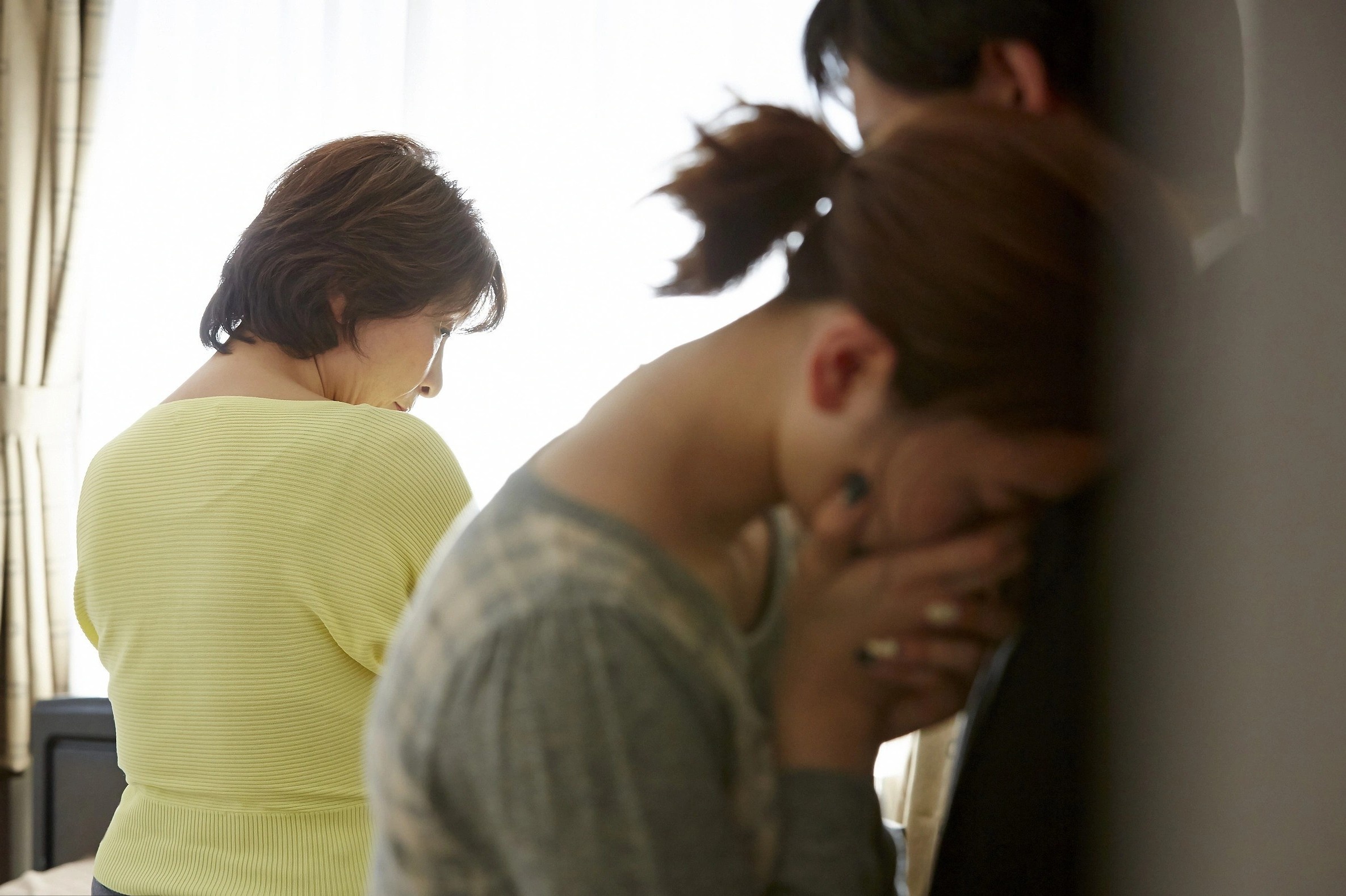 Co gai bi bo me kien vi tu choi mua nha cho em trai o Trung Quoc hinh anh