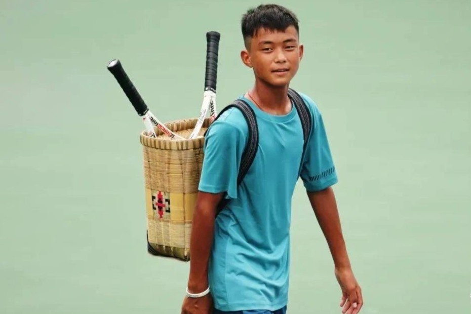 Cau be deo gio vo dich giai quan vot thanh hien tuong mang Trung Quoc hinh anh