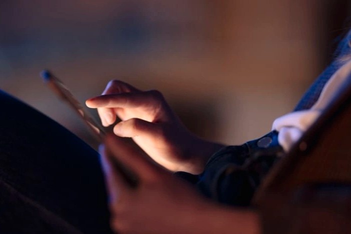 Bi phat 3.500 SGD vi gui anh nhay cam cua vo cho ban be hinh anh