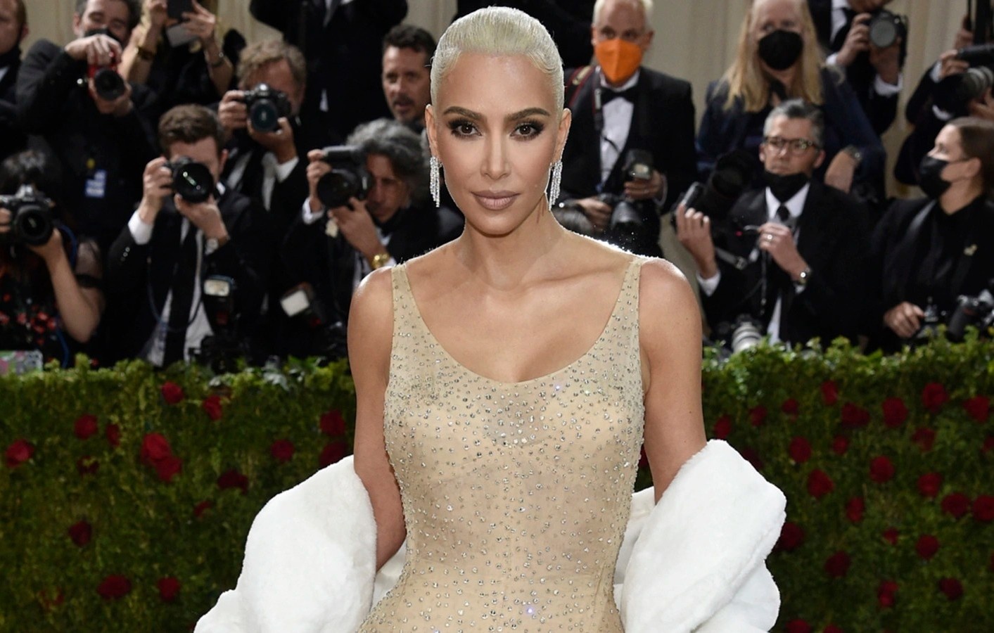 Kim Kardashian bi phat hon 1 trieu USD vi quang cao tien dien tu hinh anh