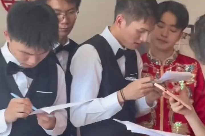Phai lam bai thi IELTS moi duoc ruoc dau o Trung Quoc hinh anh