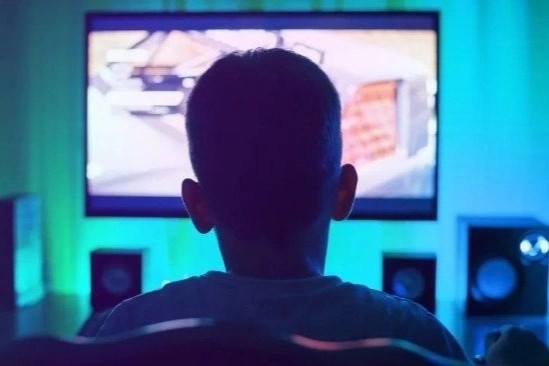 Co giao dot tu khi livestream day hoc o Trung Quoc hinh anh