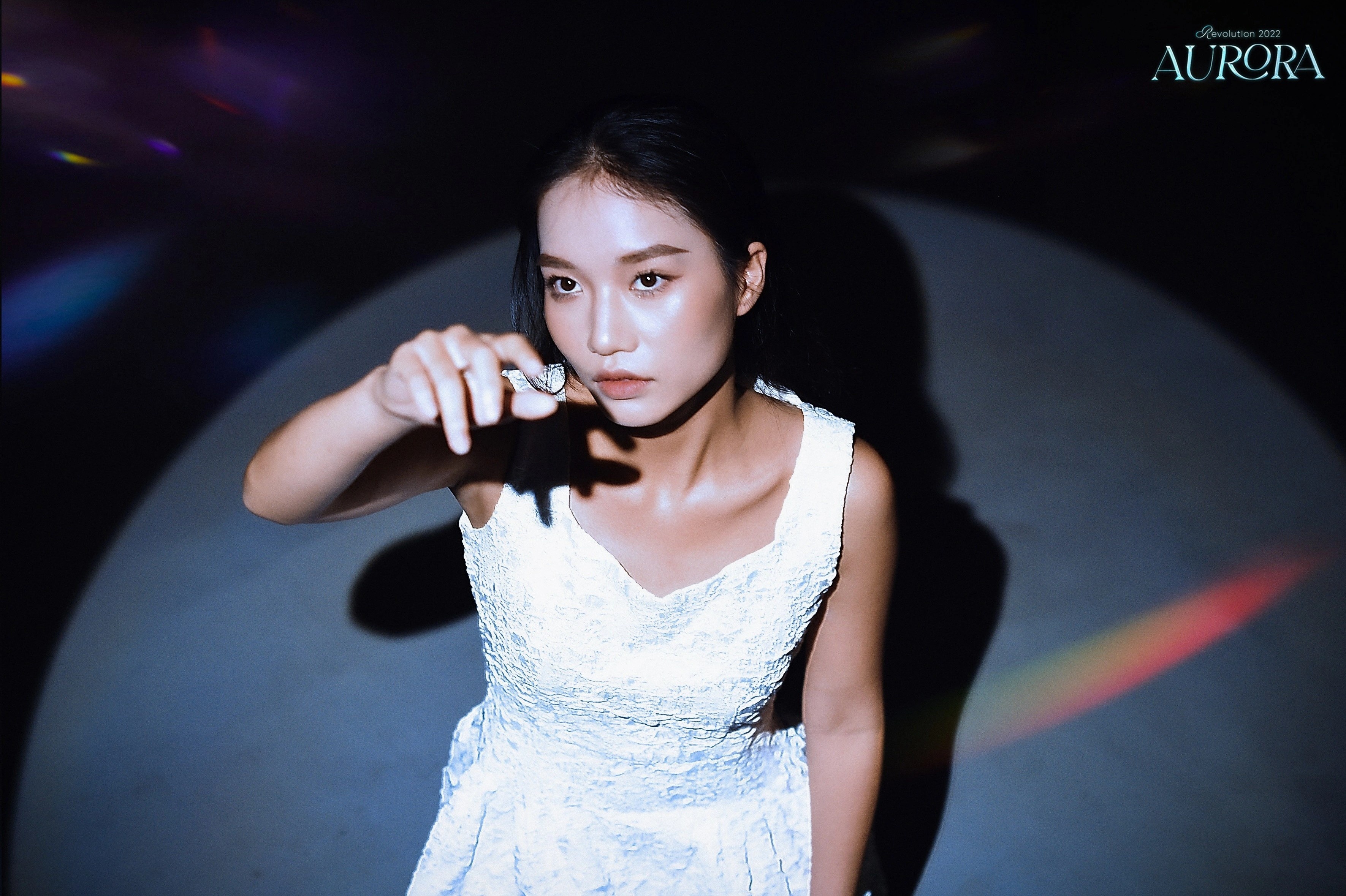 Bo anh ‘Vuc quang’ thuc day nguoi tre tim kiem suc manh noi tai hinh anh