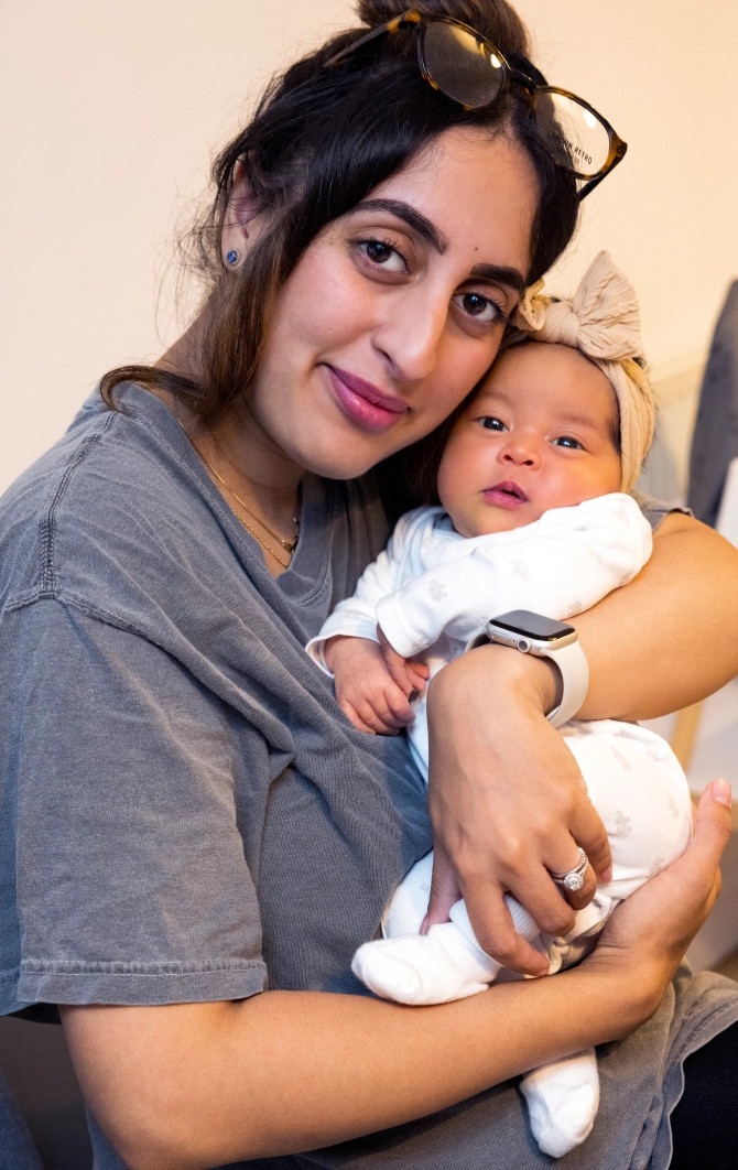 sinh con tren xe anh 1