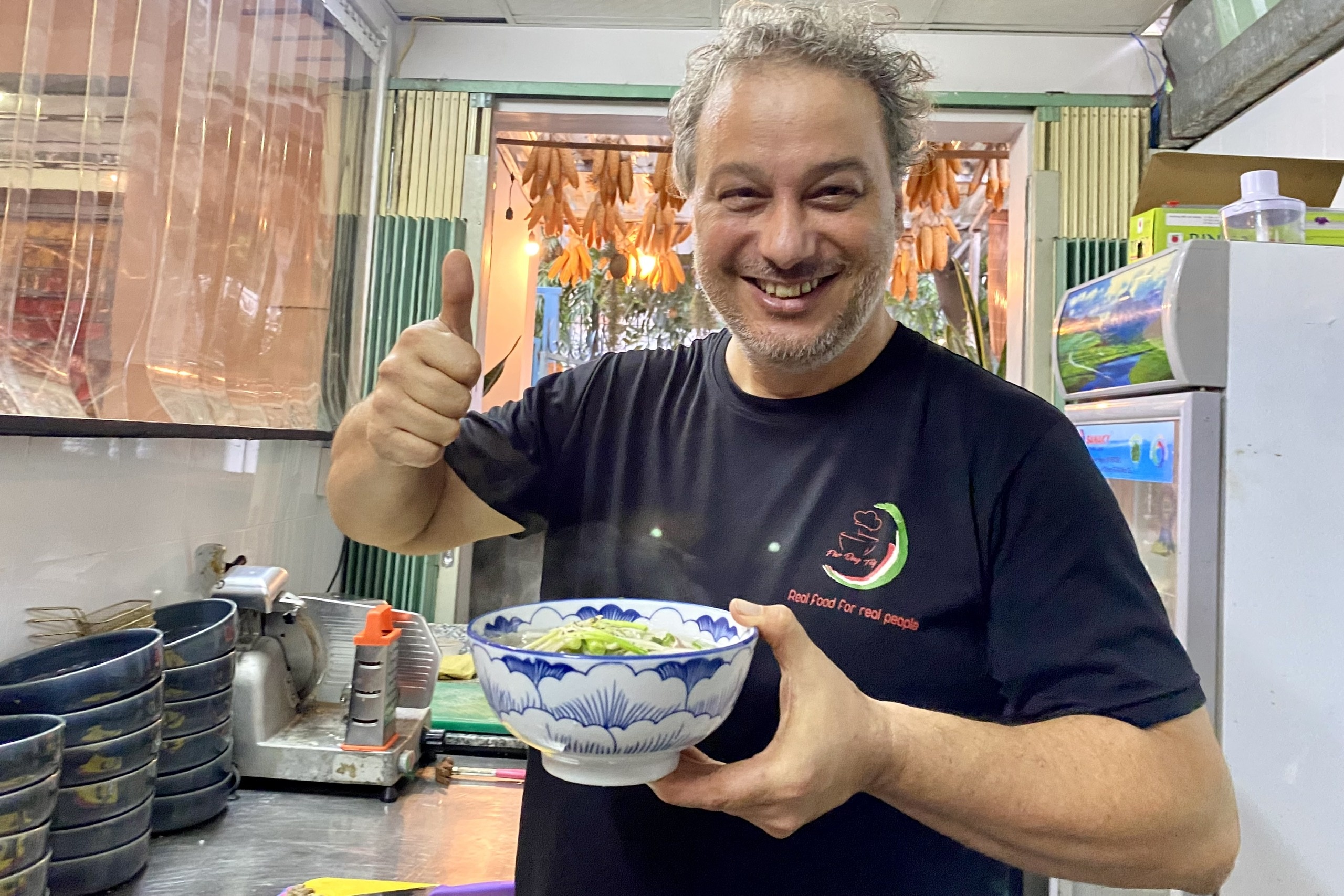 Ong Tay me pho, muon o TP.HCM ca doi vi yeu ban gai hinh anh