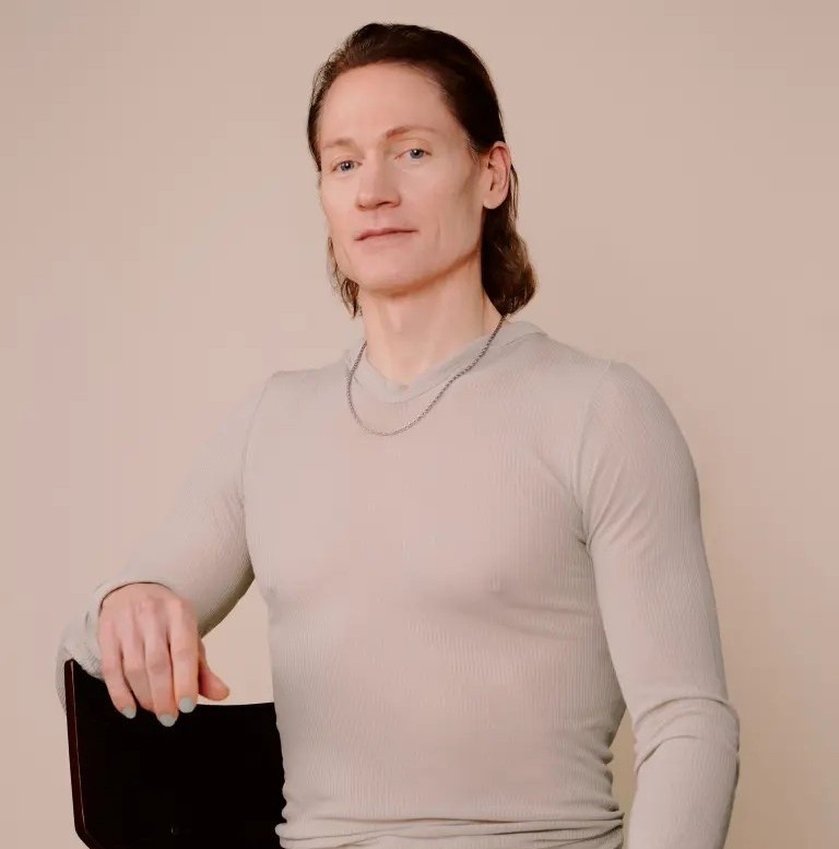 tre hoa co the anh 2