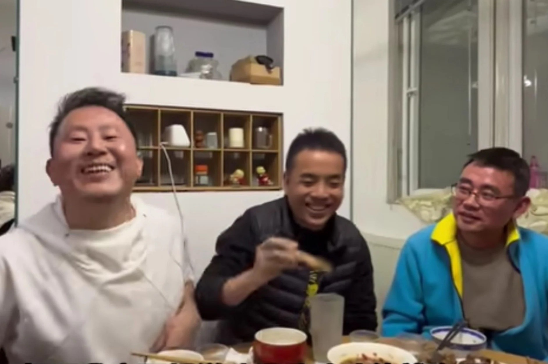 Hai trieu dan mang Trung Quoc co vu nguoi dan ong cong khai dong tinh hinh anh