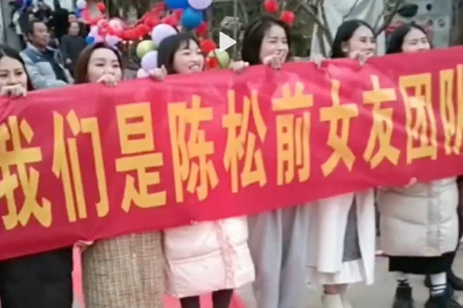 Chu re Trung Quoc bi hoi nguoi yeu cu boc phot trong ngay cuoi hinh anh