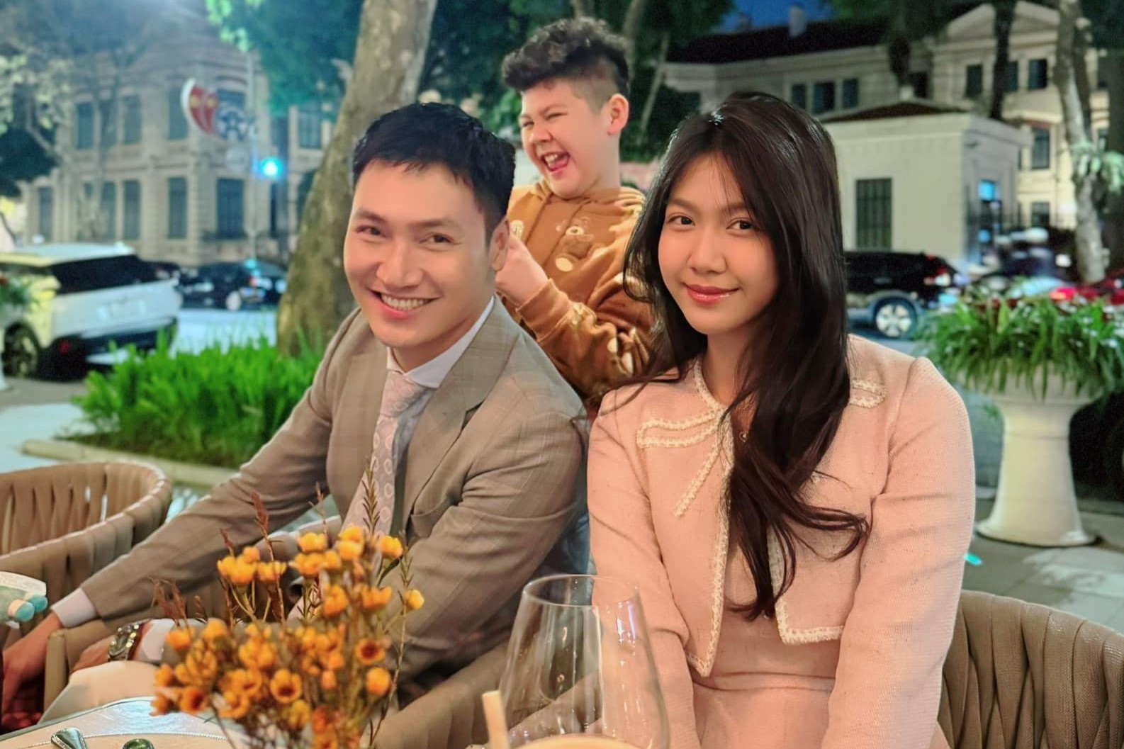 Con gai Manh Truong ra dang thieu nu o tuoi 16 hinh anh