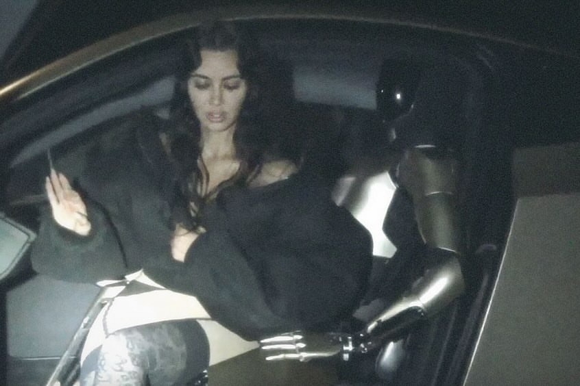 Phia sau bo anh than mat giua Kim Kardashian va robot Optimus hinh anh