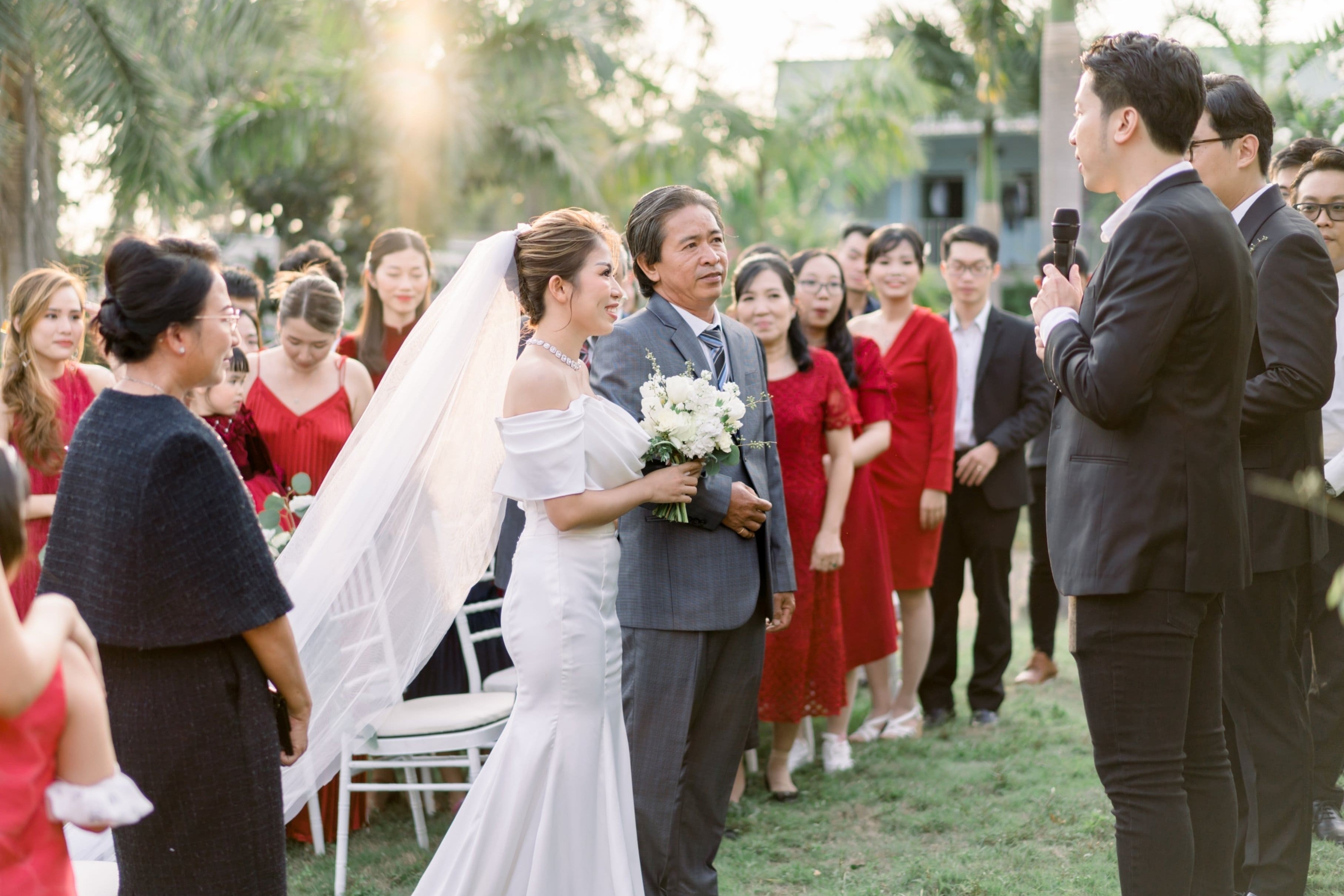 Song chung voi bo me chong khong phai la 'cuoc chien' hinh anh