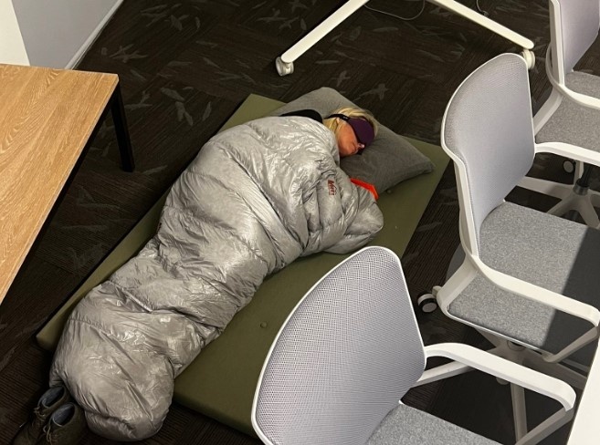 Nhan vien cong nghe tuyet vong tim viec moi hinh anh