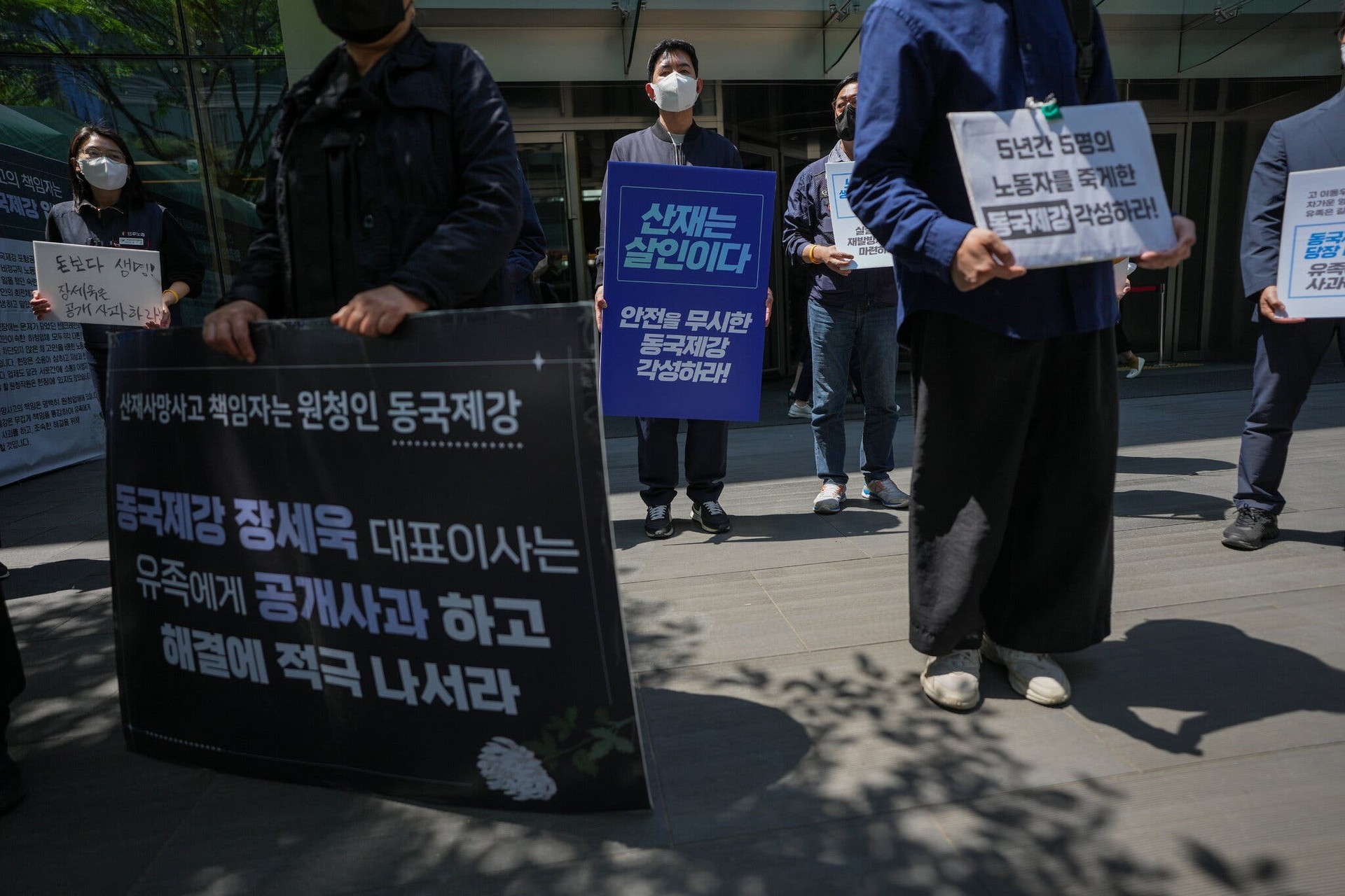 lạm dụng nhân viên ảnh 2 lam dung nhan vien anh 2