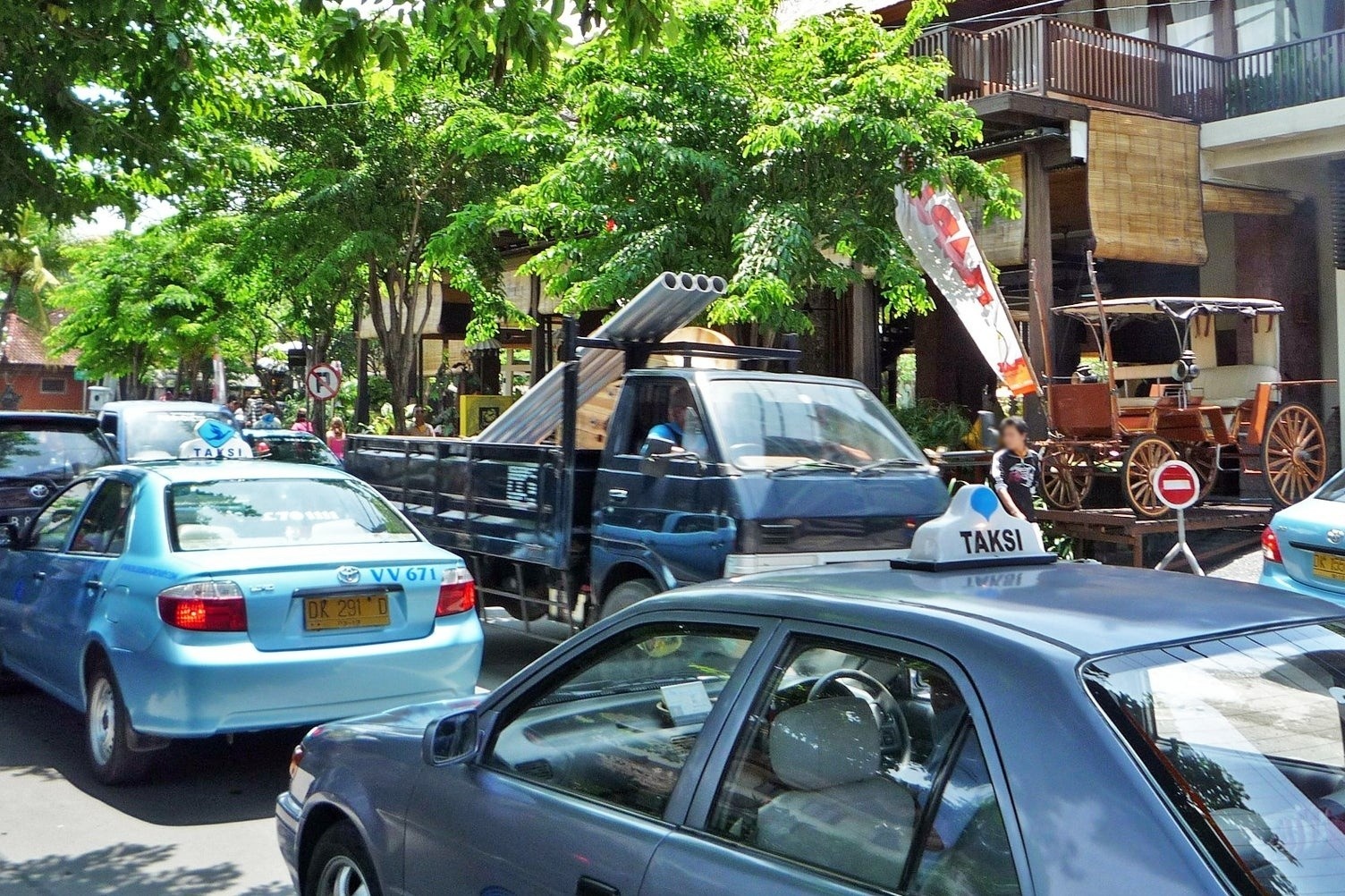 Lo chuyen bay, mat them 1.000 USD vi taxi o Bali hinh anh