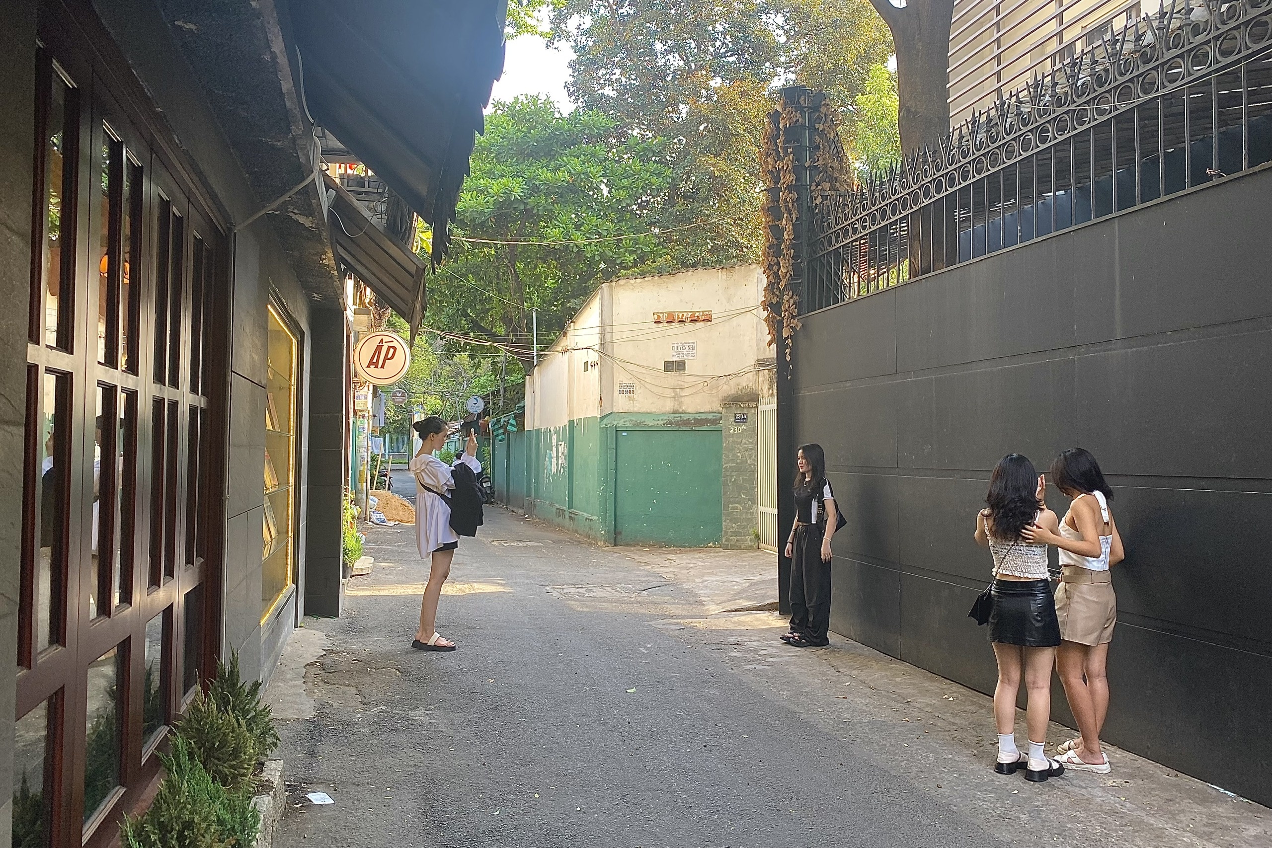 Hẻm cấm chụp hình ảnh 3 Hem cam chup hinh anh 3