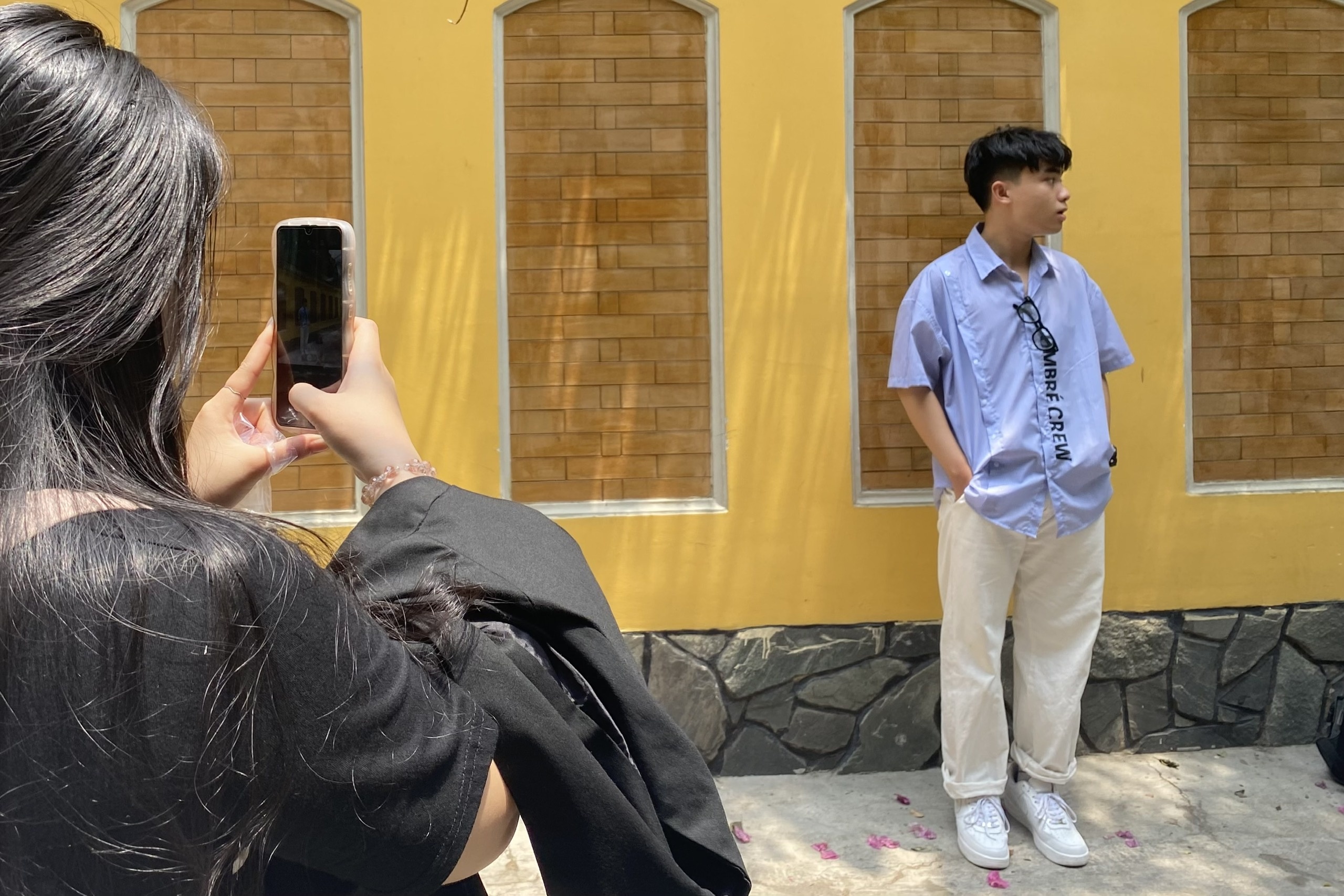 Mot con hem o TP.HCM phai treo 4, 5 bien cam chup hinh hinh anh