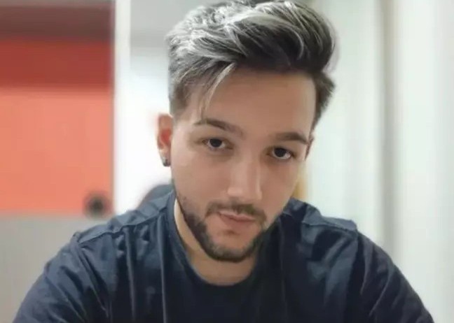 Nguoi dan ong bi gay co khi nhay bungee de an mung ly hon hinh anh