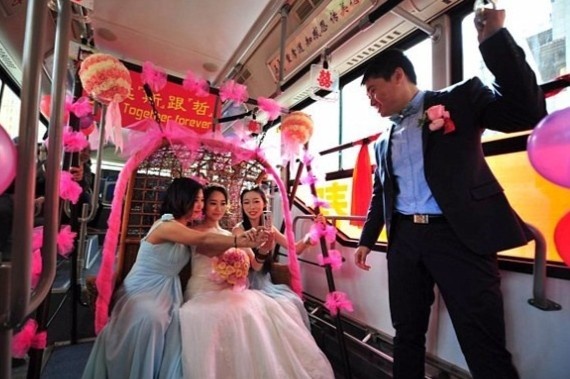 Chu re ruoc dau bang xe buyt hinh anh